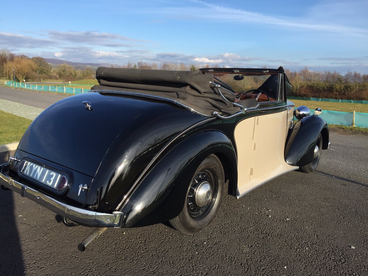 VSLclassics's tweet photo. 1949 Daimler DB18 Drop Head Coupe For Sale. Very rare and very pretty. https://t.co/cYSoIR0kni @JDHTCollection @JaguarOwners @JaguarPics @CarAndClassic @AutoCherish @jaguarcarclub #Convertible #classiccars @CCFS #Daimler https://t.co/43ui4qqyxE