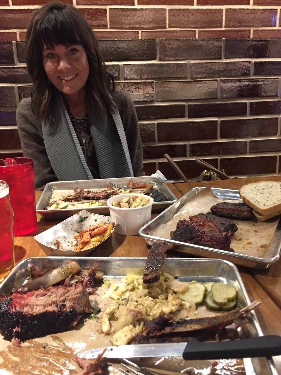 srenuart's tweet image. Pregame dinner @BBQMabels w @Amyrobbins98641 thanks @therealfatdoug Great as always!