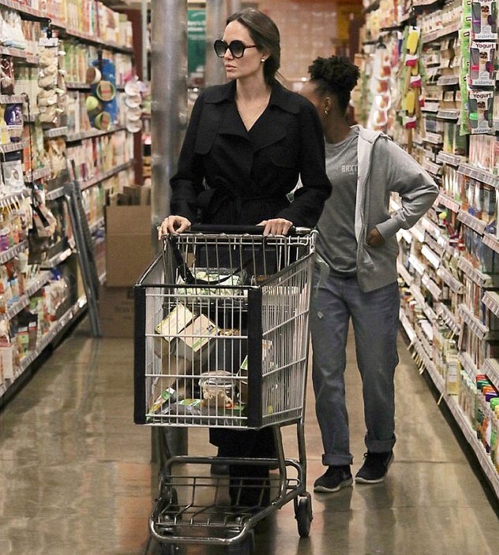 Angelina Jolie Kicks Off Her Week by Grocery Shopping with Son Knox: Photo  4802660, Angelina Jolie Photos