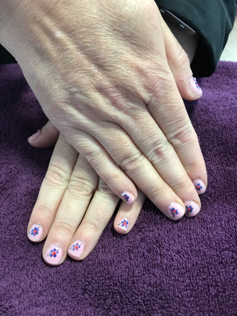 EACNDAndrea's tweet photo. Level 2 Nail Technology client session this morning. #nailart #shellactoes #manicure 💅🏻😃@CheshireCollSW @EdenCCSW https://t.co/YzvFuCmtR1