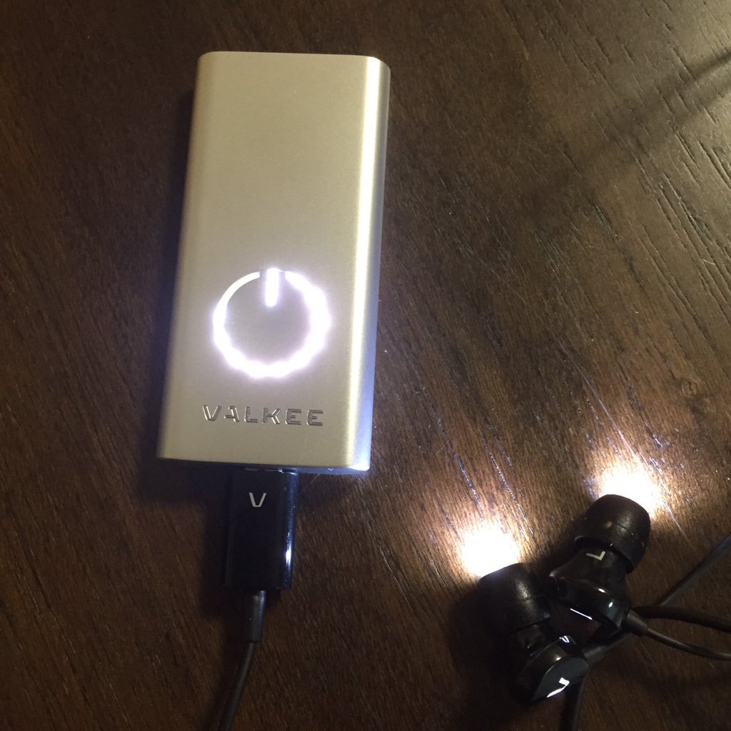 おはようございます。光を耳から入れて冬季うつや朝の目覚めを改善するValkeeを使って3日目🌞12分光を浴びると不思議なほど頭がすっきり。目が覚めます。もう少し使ってからレビュー書きますね！皆様良い一日を❤️