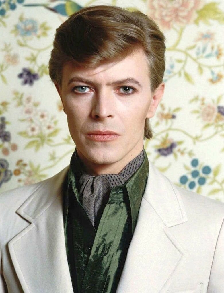 distractedfilm's tweet photo. THE FACE OF ANOTHER:

David Bowie.
Paris, 1977. https://t.co/drk2gnuXsT