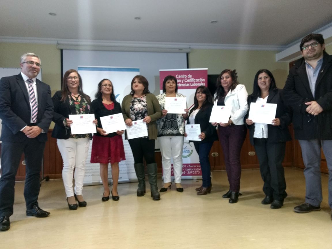 ceremonia de certificación de competencias laborales   en Frutillar de trabajadoras manipuladora de alimentos PAE