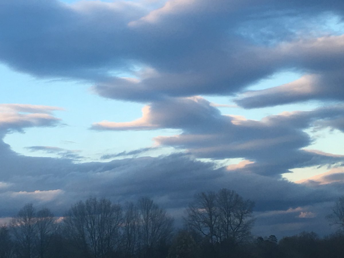 WxCandiceBoling's tweet photo. Seahorse or an elephant in the sky? #ShapeOfClouds https://t.co/I7T9wPJ1Vq