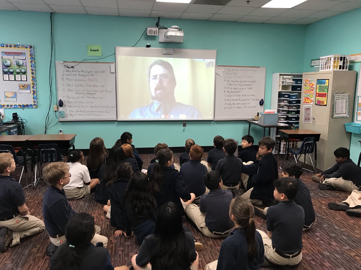 TonyaMilton's tweet image. WN 4th grade-Skyping with Badlands National Park. Learning layers of the earth. #lovefossils #woodwardway @BethMarien