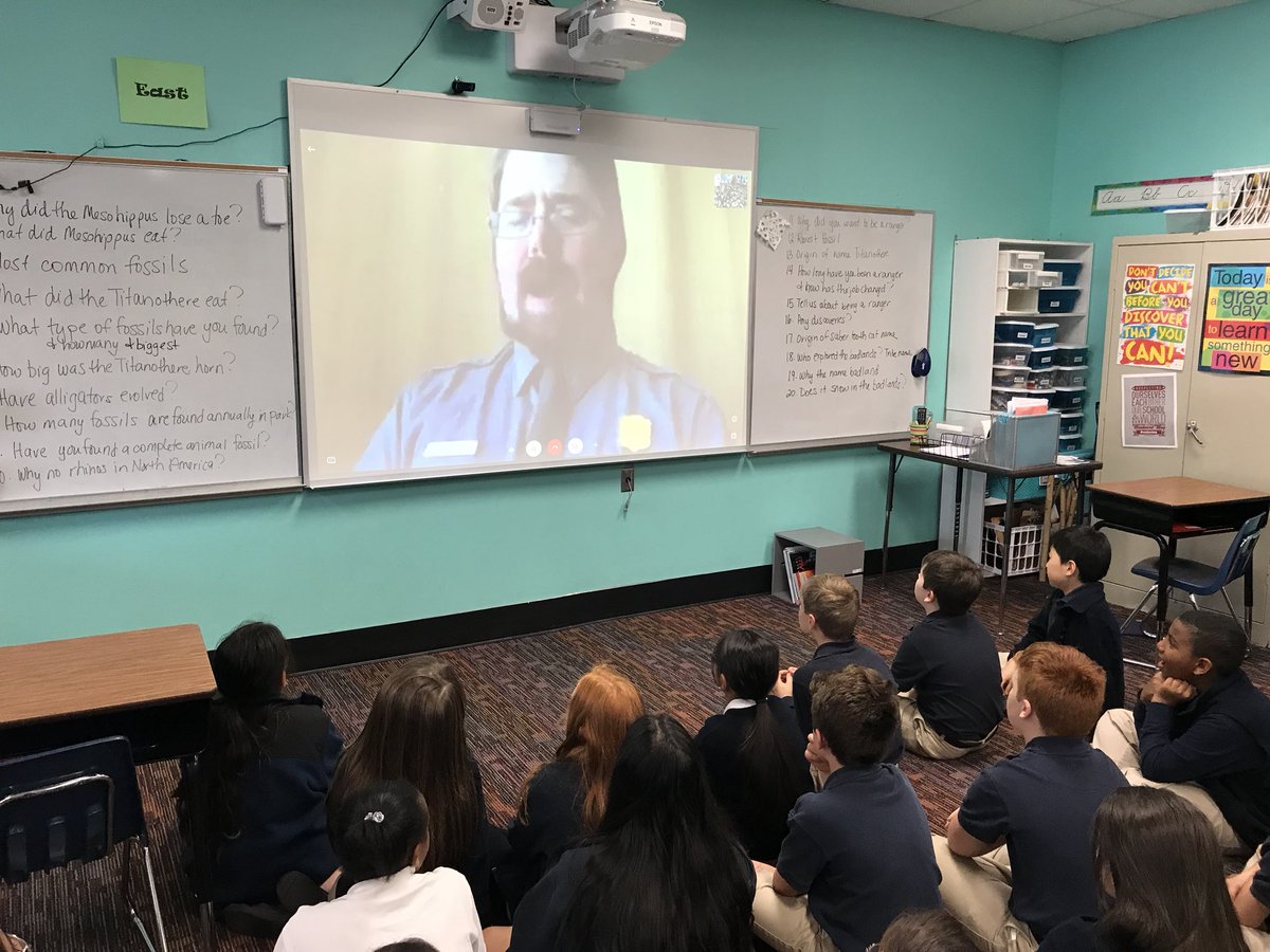 TonyaMilton's tweet image. WN 4th grade-Skyping with Badlands National Park. Learning layers of the earth. #lovefossils #woodwardway @BethMarien
