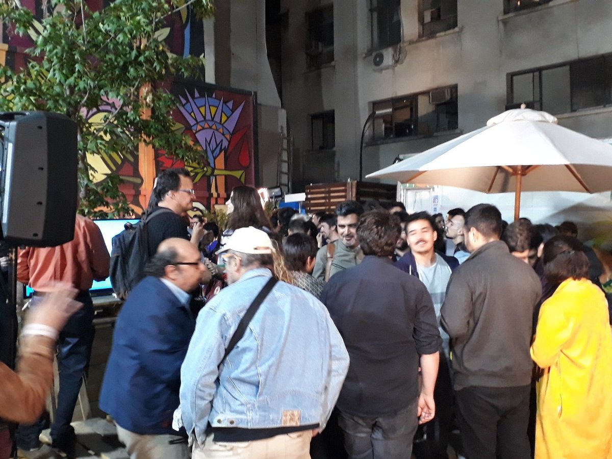 PeterVonLlantua's tweet image. Estamos en el #ApiHour de @API_Chile , conociendo a los productores independientes de nuestro país ¡Gracias por la invitación y que les vaya excelente en todo!