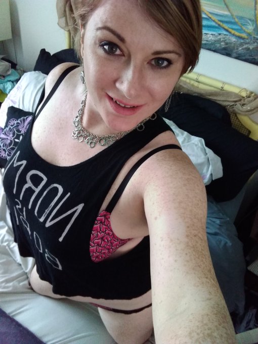 I am live now come play at https://t.co/wWWT1KNzOW. let's make the night awesome! https://t.co/FFQwM<a href="/tag/mvsales"class="tags"><span>#mvsales</span></a>