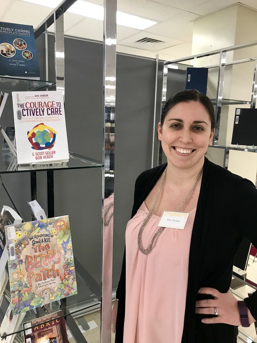 elisempuckett's tweet photo. Had a lovely time at the VT Authorโs Recognition Event at the Virginia Tech Libraries! Thank you for the invitation! @VTLibraries
#author #authors #library #libraries #vt #virginiatech #scoutandkit #theberrypatch #reading #book #books #childrensbooks https://t.co/DmsqKDiuv5