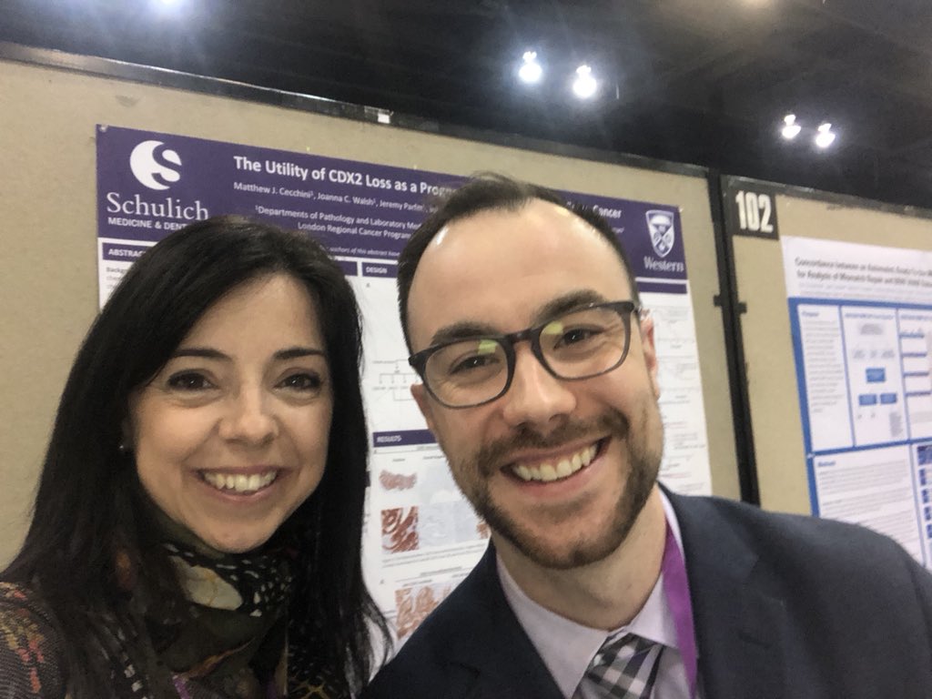 lara_pijuan's tweet photo. I can’t believe who I’m meeting today at Posters Exhibition @Path_Matt 😊 Thanks to your explanations of your great work 🤓 and for our #mottirl #USCAP2018 #IamUSCAP https://t.co/1bM1CBlyoi
