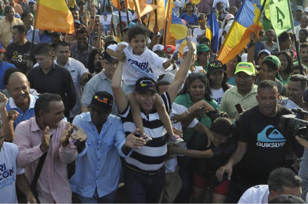 mileybagalavis's tweet photo. Erickgvallesmileybagalavis RT HenriFalconLara: Esta es la razón por la que no podíamos dejar solo al pueblo en estas elecciones. Para nosotros es un imperativo moral, seguir luchando por la gente que clama desesperadamente por un cambio en paz. #Comprome… https://t.co/cfm2erFkfn