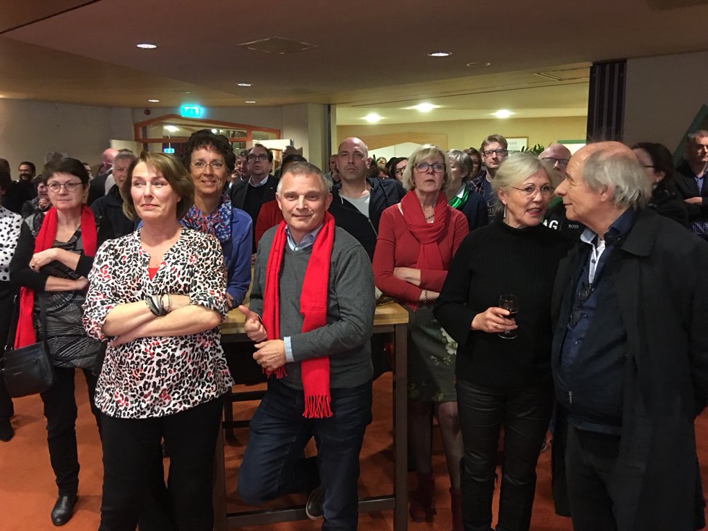 GEFELICITEERD <a href="/GbBuren/">Gemeentebelangen</a> met de mooie uitslag. Team <a href="/pvdaburen/">PvdA Buren</a> laat de uitslag #Verkiezingen2018 nog even op zich inwerken: forse verschuiving van de verhoudingen: de kiezer heeft duidelijk gesproken.
