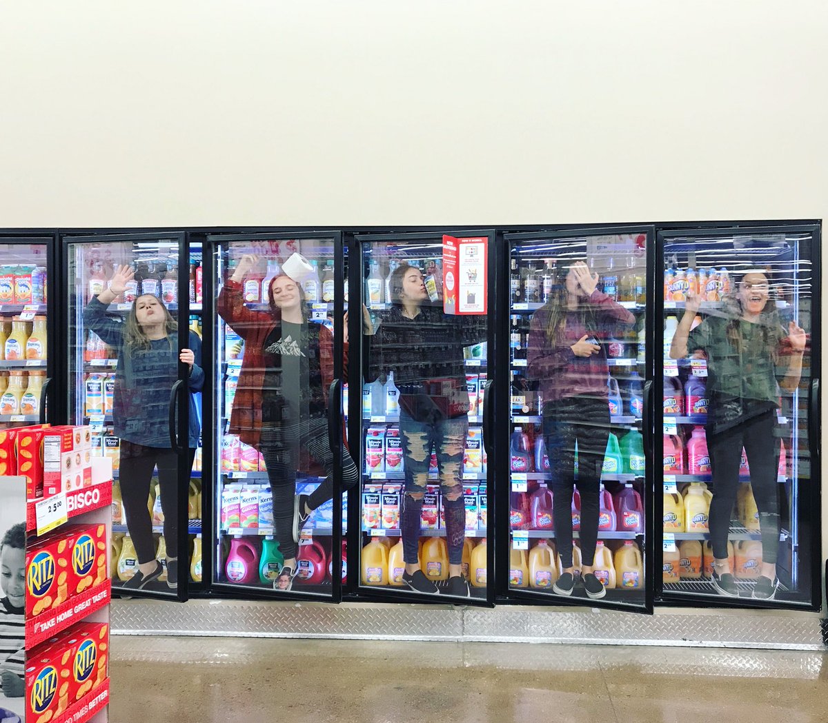 HighlandYL's tweet photo. CAMPAIGNERS TONIGHT! See you guys at 6:45!! Who knows, you might end up in a freezer ❄️😂 3433 e palo verde st. Gilbert AZ!! https://t.co/WTyq37IxCT