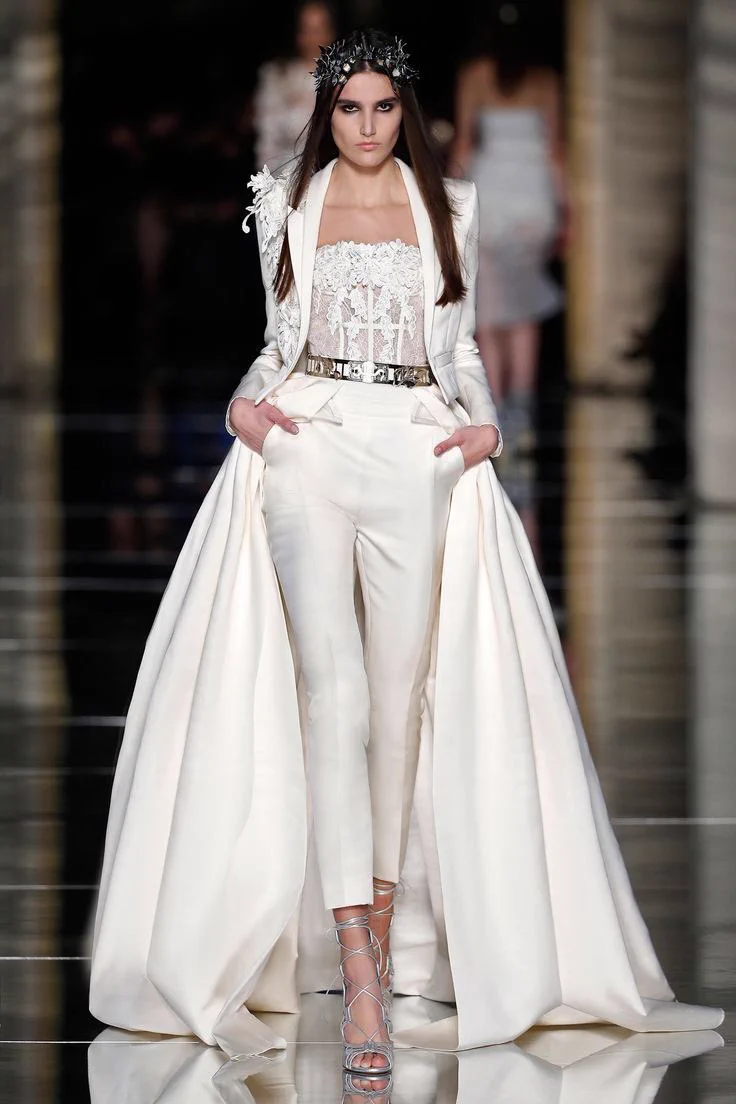 スカートが苦手な人でも大丈夫！ウエディングドレスのパンツタイプもしっかりある！