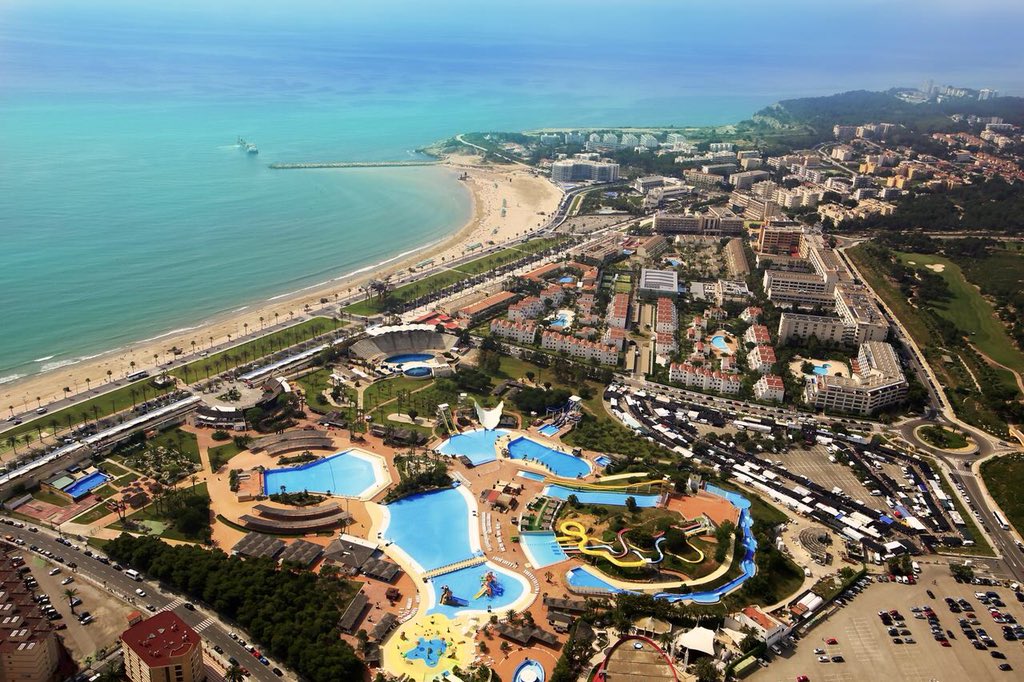 FuntasticLab's tweet photo. Todavía no has organizado tus #vacaciones 👙 de #SemanaSanta ? ✈️ A qué esperas? #FuntasticLab tiene las mejores #ofertas de #últimahora ⏰para tu #familia 👨👩👧👦 No te pierdas #PortAventura 🎢 y #FerrariLand 🏎 desde 275€ 👏🏻 https://t.co/jNviTQGxCZ https://t.co/exk92b6WYq