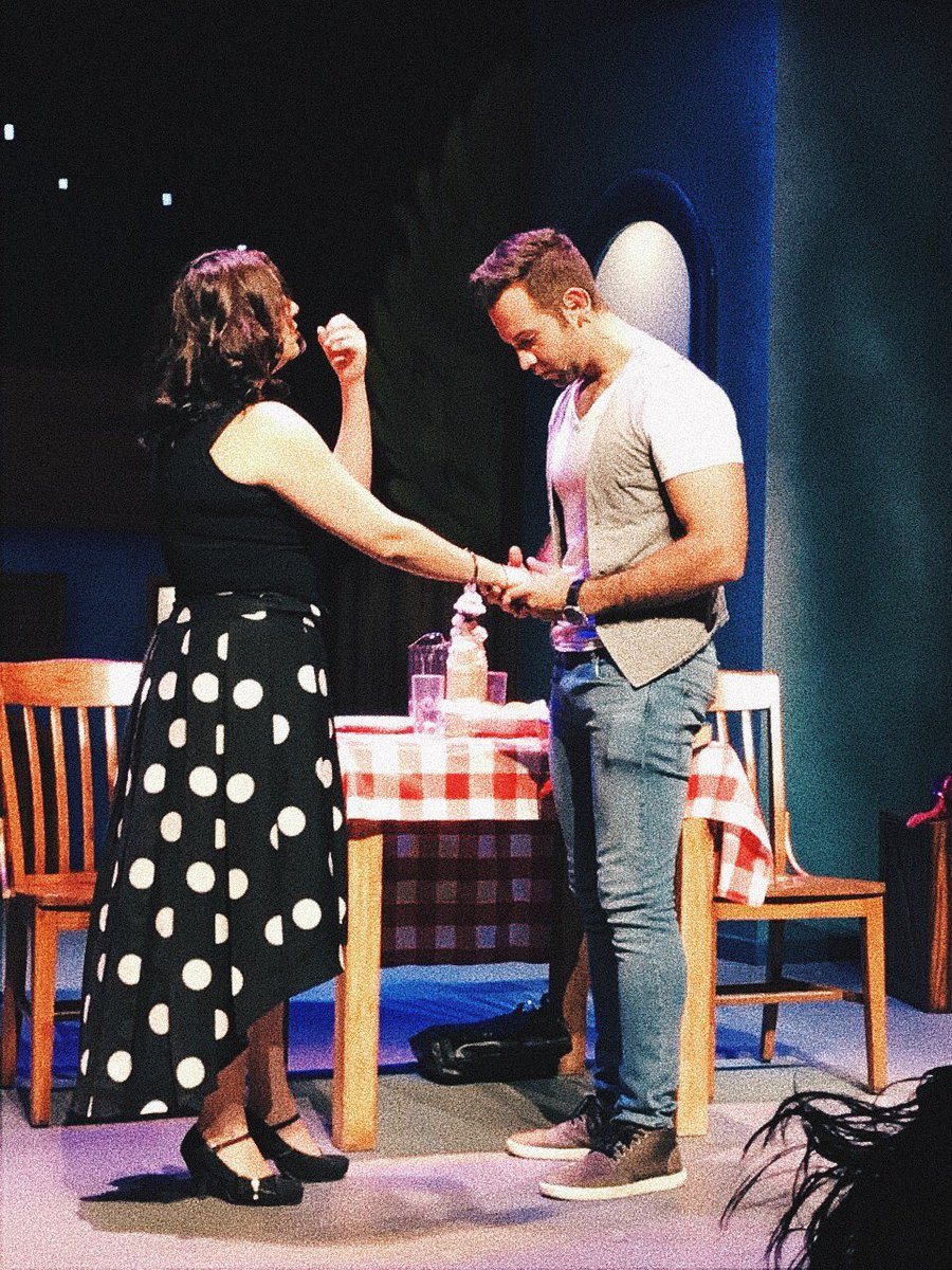 pshmyg's tweet photo. @LaGranAudiencia @diegodeericemx @teatroperro La obra avanza a medida en que Sam y Max durante sketches cómicos tratan de desenmarañar los secretos que oculta el poder tener una relación estable cuando tanto los hombres como las mujeres son un dolor de cabeza. https://t.co/GFKRPJp5cc