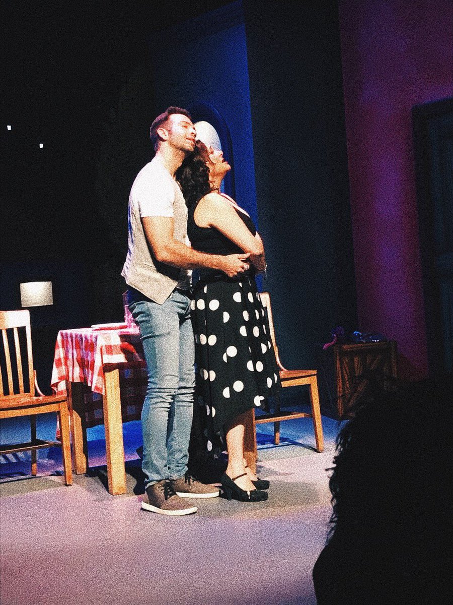 pshmyg's tweet photo. @LaGranAudiencia @diegodeericemx @teatroperro ¿Será que como en todo cuento de hadas la princesa besa al Perro DIGO! Sapo al final? ¿Se darán el chance una vez más de creer en el amor? https://t.co/knqqTDo1RY