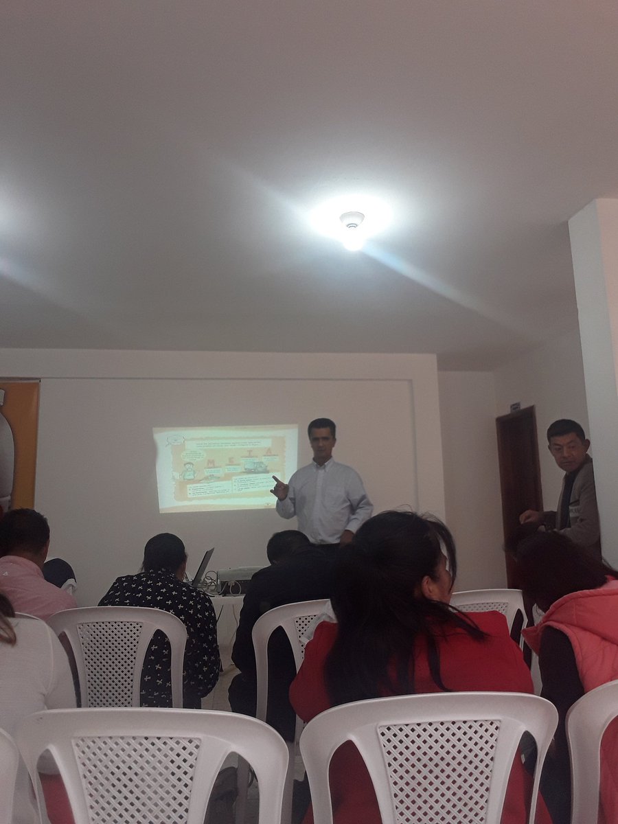 afaustom's tweet photo. 21-03-2018: Felicidades a quienes participan del #ProgramaEducacionFinanciera para mejorar la Administración de Recursos #Loja @GabrielVacacela @encafili @afaustom seguimos trabajango https://t.co/jWFw6dpgOV