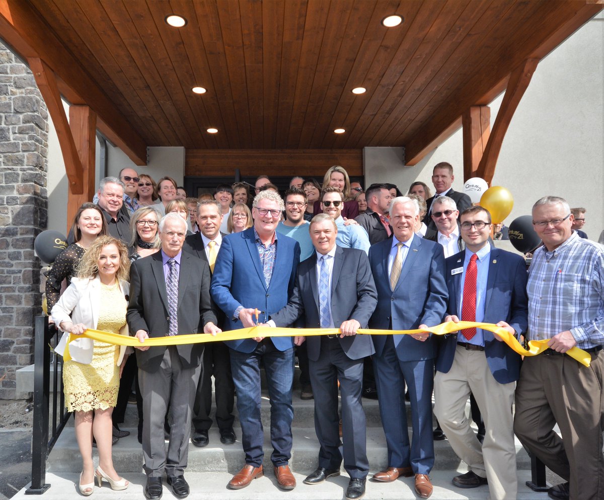 Century21BJRoth's tweet photo. Official grand opening of our Orillia Office today. Thank you to all who attended and made this event such a success! #C21BJRoth #IChooseC21 #C21Family https://t.co/xhaQ8acnXW
