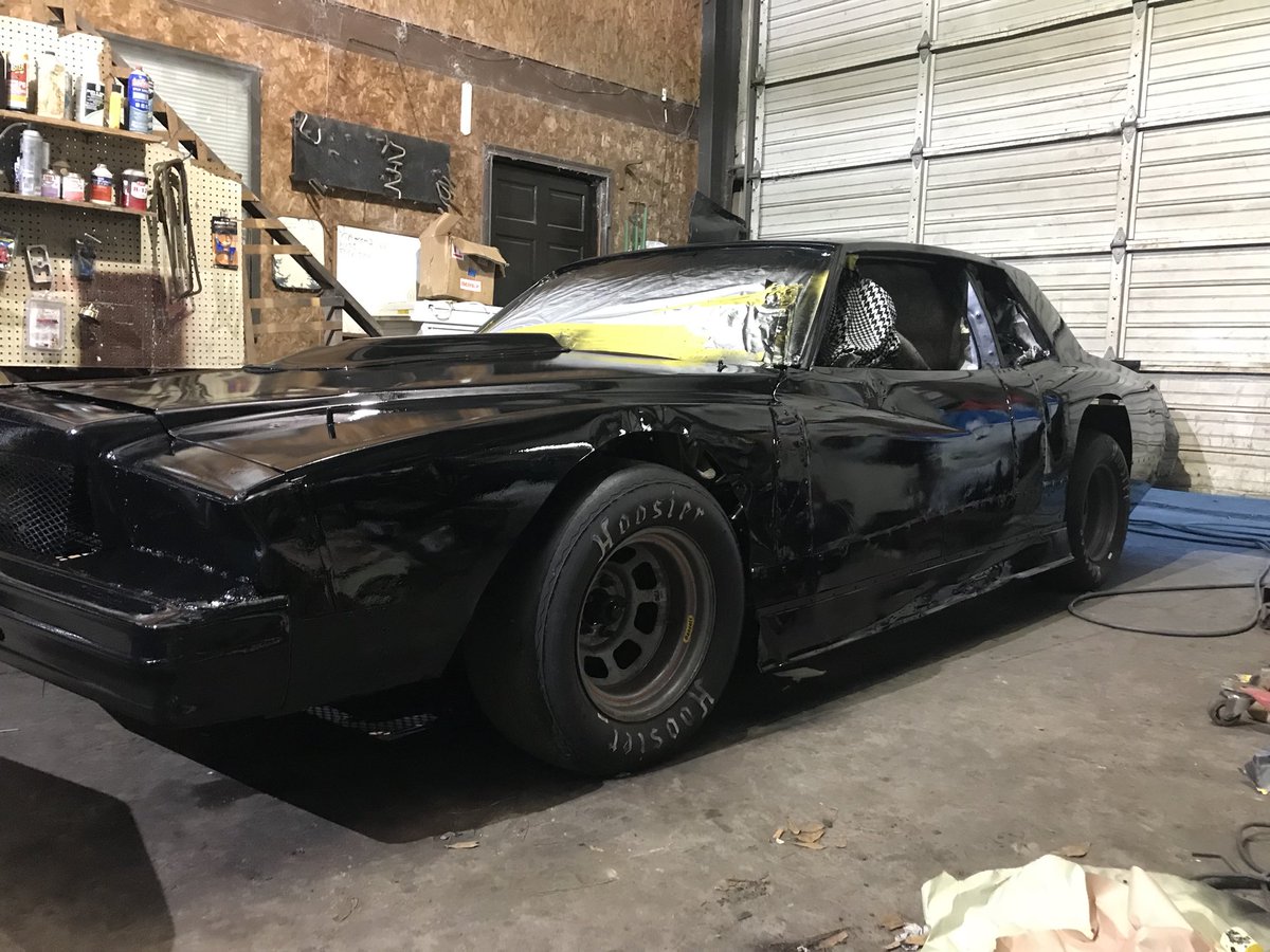 BadCompany80's tweet photo. She’s ready for decals now! @SuperCleanTeam @getGRINDS #racecar #racing #race #becauseracecar #sbc #chevy #horsepower #roundtrack #roundtrackracing #shorttrack #shorttracknation #streetstock #proshocks #lucasoil #superclean #hoosier #asphaltroundtrack #chevrolet #montecarlo #350 https://t.co/Oj2Q2JU6YR