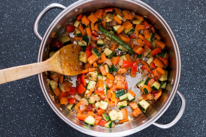 global_belly's tweet photo. Talk about comfort food!
Our Vegetable Kichidi contains a colorful mixture of ingredients to brighten up the cooler days.
•
•
•
#homecooked #snowday #nyc #ordertoday #stayin #cookwithflavor #indiancuisine #foodlovers #foodporn #foodie #indian #veganfood #nycfood #saffronfix https://t.co/QCXkaIdWEr
