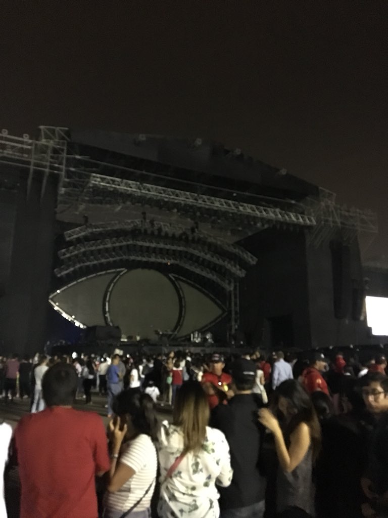 Aquí esperando a la <a href="/BebeRexha/">Bebe Rexha</a> y a la gran <a href="/katyperry/">KATY PERRY</a>