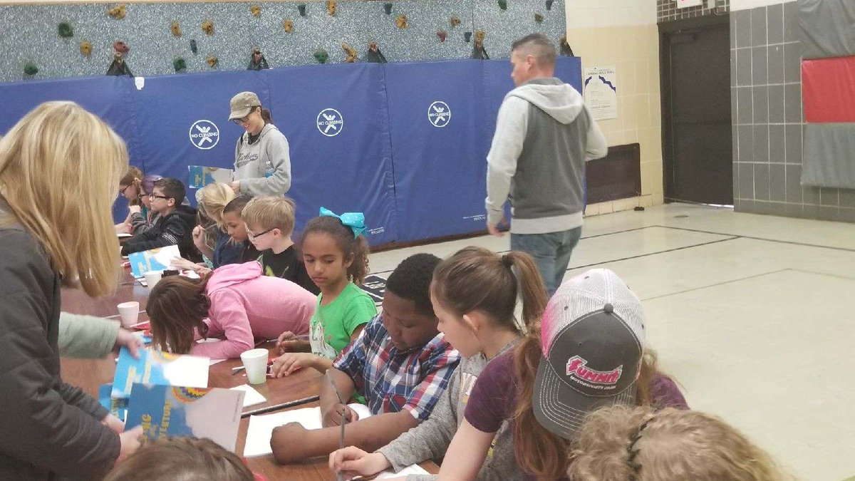 TonyaBrownfield's tweet image. @dieckk5 @swartz_creek @bafuller3 @kaybusiness #createabook Dieck students are authors!  This is their book signing celebration! We love our after school clubs.