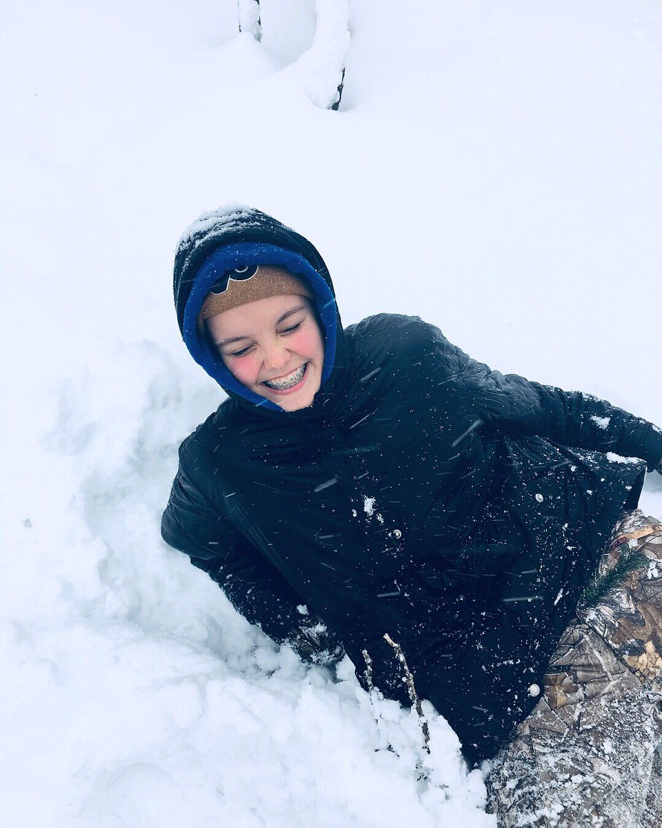 jjustjade's tweet photo. happy spring :) #12inchesofsnow #spring https://t.co/3LzseS0udd