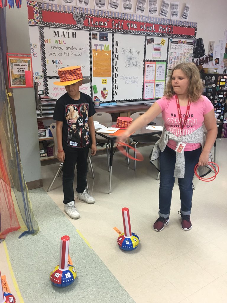 tuckertotsin106's tweet image. Today we visited the geometry circus! Sooo much fun! #llamasdoingwork #henriehawks #mesq4th