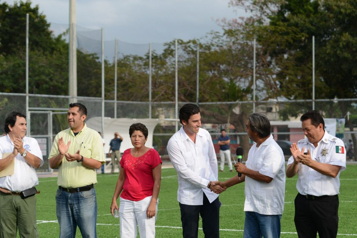 rembertoestrada's tweet photo. Nueva #CanchaDePastoSintético en #SM91. Cuídenla, disfrútenla, hagan buen uso de ella, es de todos Ustedes. #HazDeporte #RE https://t.co/mdLXSNXQXT