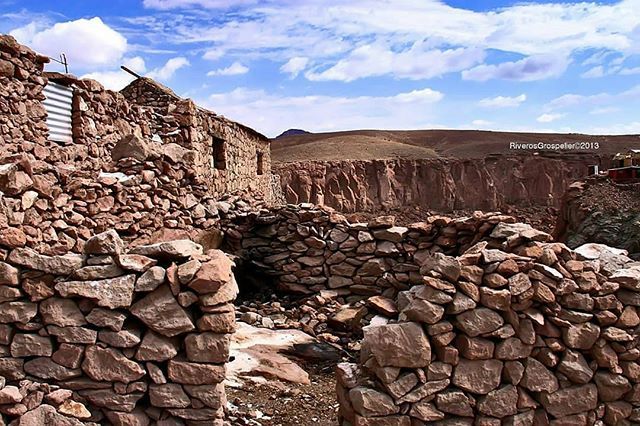 AChilepoh's tweet photo. 📷 @kco_riveros_grospelier - Tanto de cierto / Ayquina / Alto Loa
#ayquina #altoloa #desiertomodo #desiertodeatacama #atacamadesert #tantodecierto #riverosgrospelier #outdoor #outdoorculture #landscape #landscapephotography #patrimonio #heritage #atacameña #Photographer #pho… https://t.co/BgpQCuoAWS