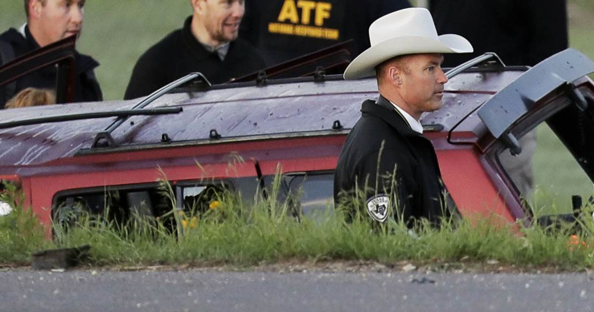 The Texas bombing suspect's cellphone had a 25-minute video recording in which the young man described how he built each explosive device "with a level of specificity" that the Austin Chief of Police classified it as "a confession." nbcnews.to/2IIkj0G