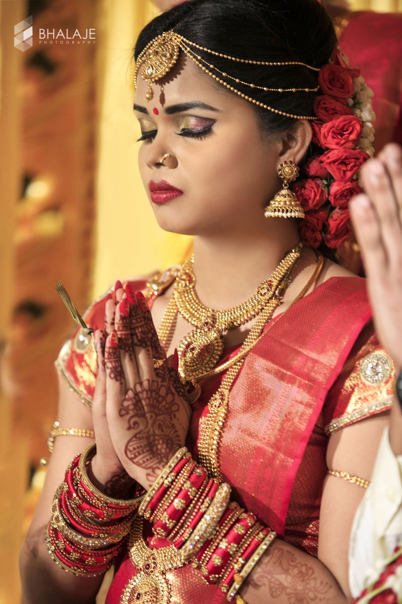 Bhalaje8's tweet photo. The bride in her flowing green attire was all romantic as the day dawned and a chill breeze made the weather pleasant. The groom and the bride became romantic as they clang to each other to feel the love.
#WeddingPhotography #Wedding #BhalajePhotography #Bhalaje https://t.co/nvvrlzFSP9