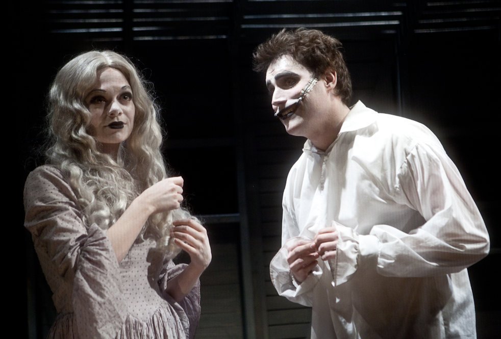 Дея человек который смеется 2012. Человек который смеётся виктор гюго фильм 2012. Человек который смеется сюжет. Гуимплен человек который смеется фильм 2012. Человек который смеется сюжет.