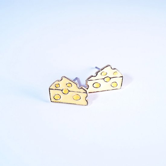 Pachi2Factory's tweet photo. ✔️リコッタチーズピアス　1,512円(税112円)
▶️https://t.co/udKvNGbFoI 
女子が好きな食べ物と言えば…チーズ
そんなチーズがピアスになって登場✨話題性抜群です⭐
#パチパチファクトリー #くまみき https://t.co/05I10r21f2