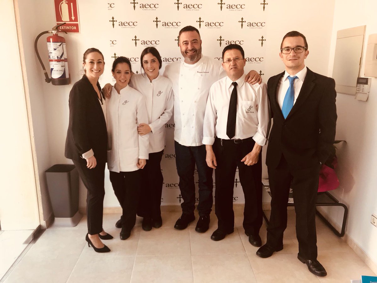 GV_Merida's tweet photo. En la inauguración de la sede de la @aecc_es en Mérida. Gracias por pensar en Gonzalo Valverde Catering para colaborar, estamos encantados de poner nuestro granito de arena. Mención especial para RECIO Pescados por su donación aportada. https://t.co/PPjHrtRXIB