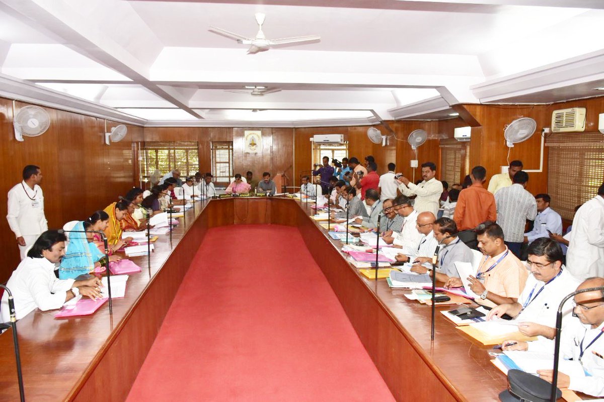 मा आयुक्त यांनी आज मा. स्थायी समिति वर मनपाचे सन 2018 -19 चे अंदाजपत्रक सादर केले