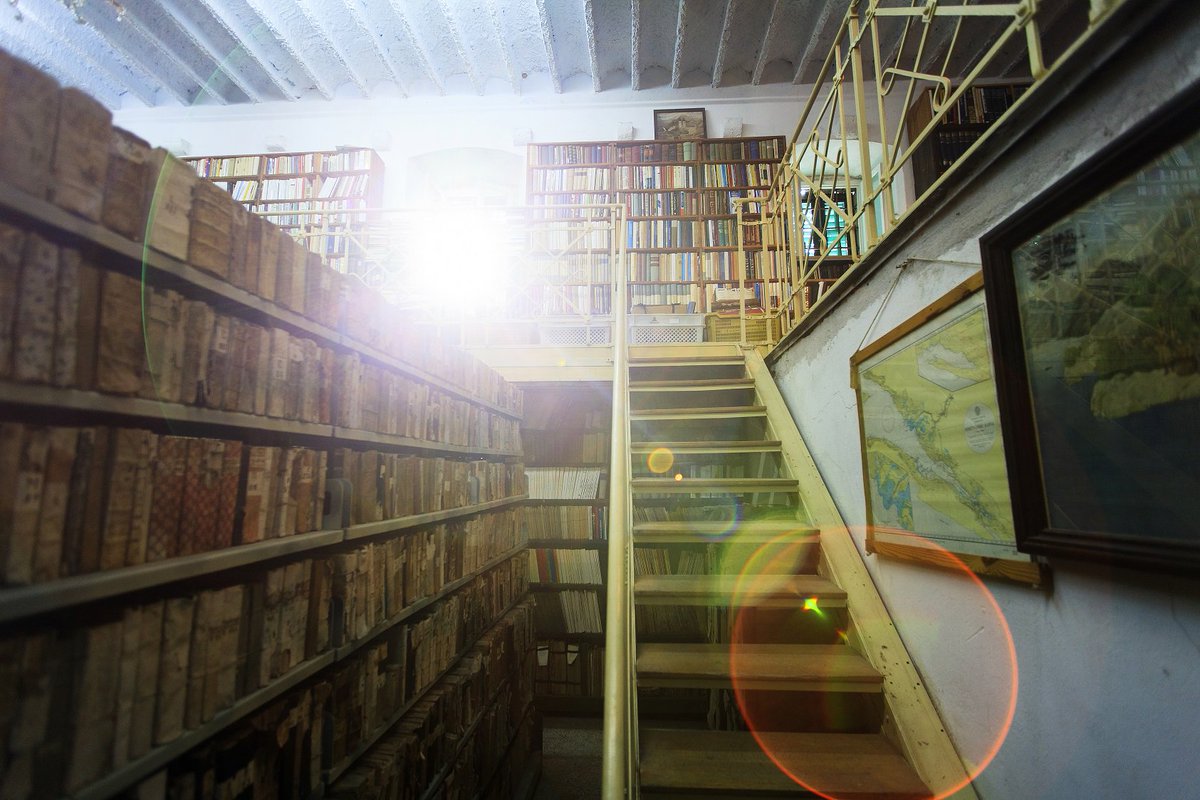 TZGradac's tweet image. "Najvažniji  i najpoznatiji spomenik Zaostroga i cijeloga Makarskog primorja, i ne  samo njega, jest franjevački samostan Svete Marije."
 samostan-zaostrog.com