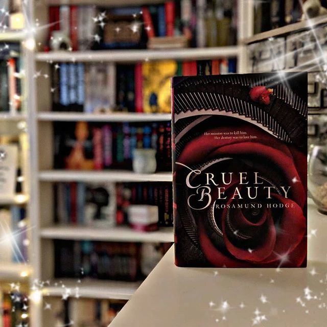 morning #bookstagram today's #bookoftheday is #cruelbeauty by #rosamundhodge . I loved this book. it's a #beautyandthebeast #retelling which are some of my #favouritebooks . 
#gemmahumphreyauthor 
#gemmahumphrey 
#yafantasyfiction 
#yareaders #yareaderso… ift.tt/2IIbtA3