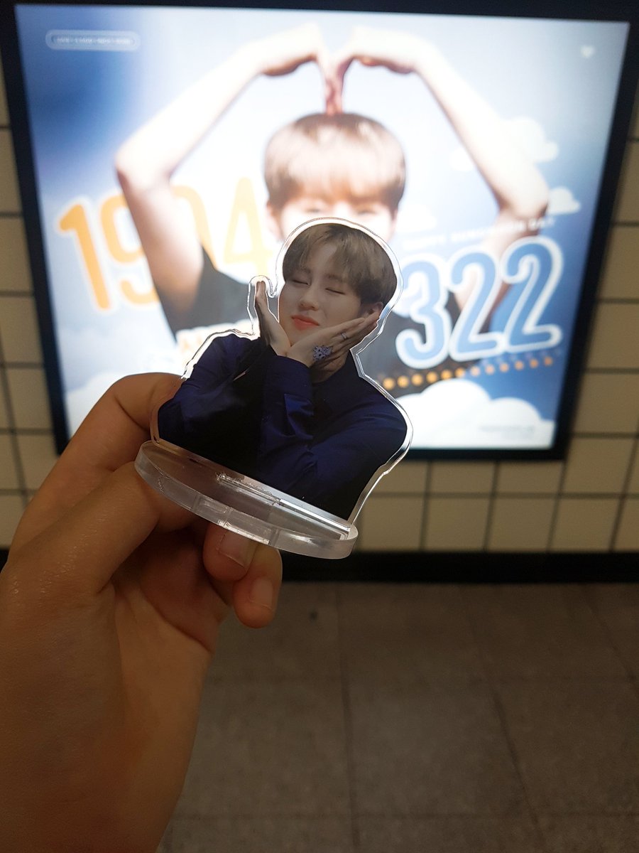 CloudSol_0322's tweet photo. 12) 건대입구역 광고 🐥
@cloudnation322 @OnceClouds_SW 
라이트박스에 포스터 광고까지 💦 우리 성운이 너무너무 이쁘다 ❣ 예쁜 광고 달아주셔서 너무너무 감사합니다 🙌 
에스컬레이터에서 약속해요 나와서 오잉 했더니 컴백 홍보가 딱 😍
#성운아_셍일축하해 #우리의_봄_성운아_생일축하해 https://t.co/arXzALyMgc