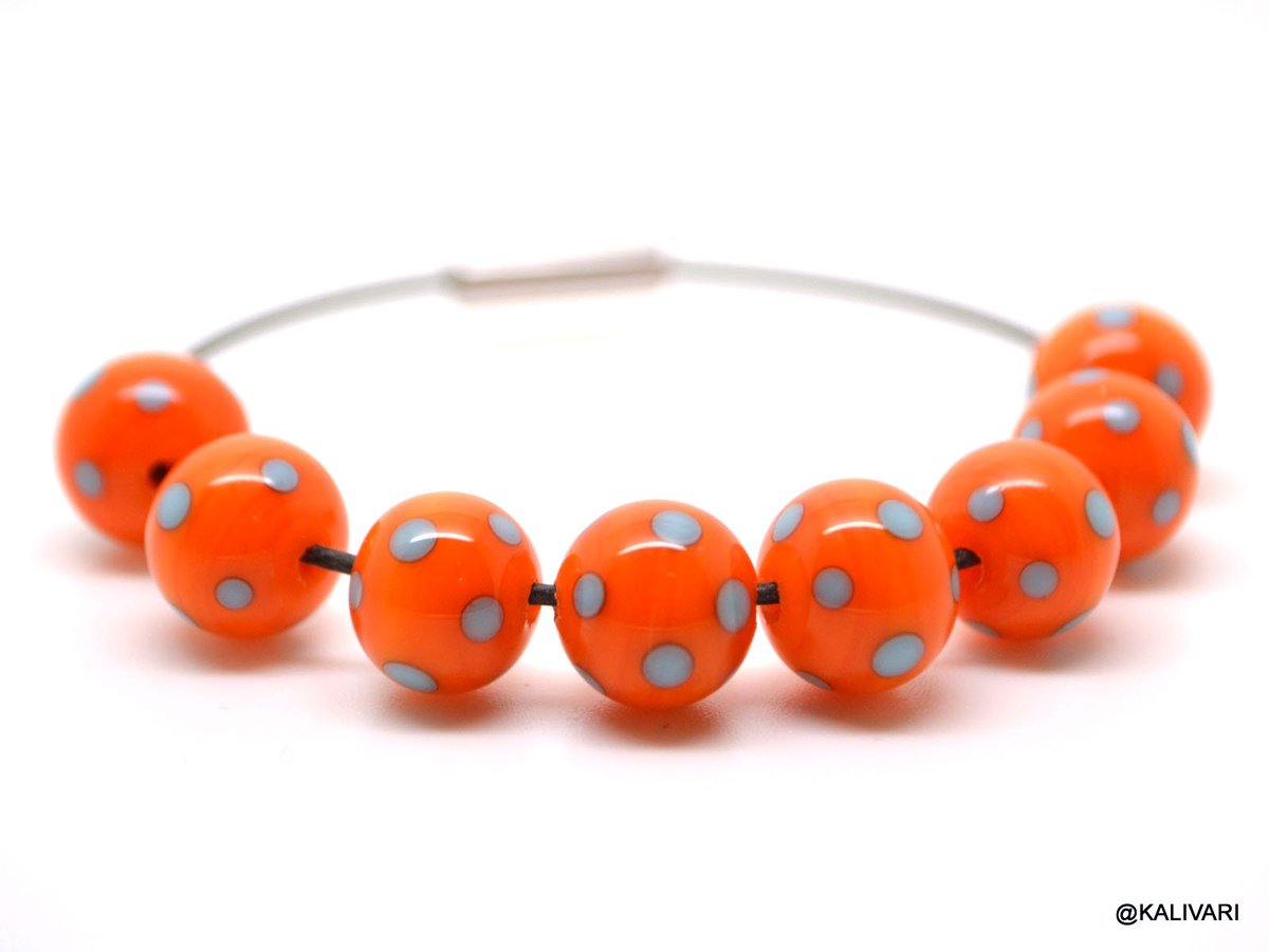Kalivaribeads's tweet photo. dots dots dots .... #lampwork #spring #glassbeads #glasperlen #handmade #handmadejewellery #makingjewellery #schmuckmachen #handgefertigterschmuck #Schmuckzubehör #jewelrysupplies #jewelrymaker https://t.co/tieWCXngPh