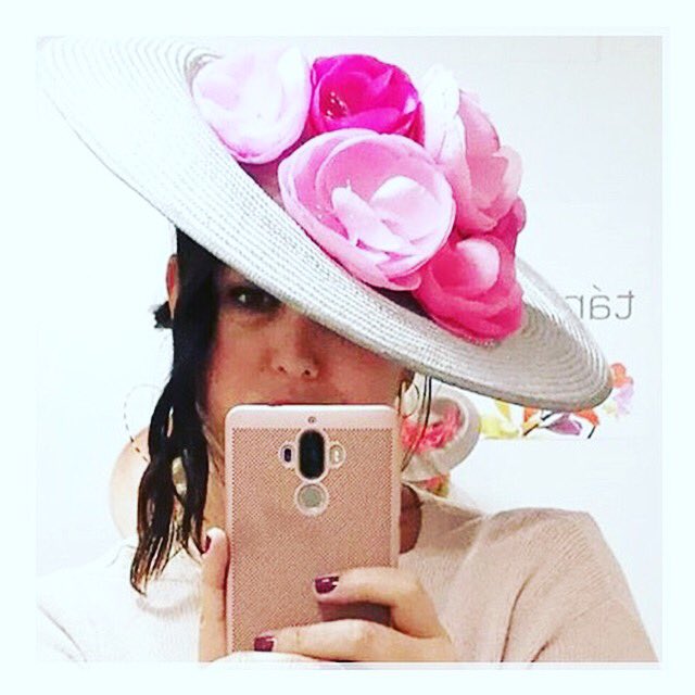 martuki501's tweet photo. Mirando cositas para mi próxima boda como invitadaaa....#posicionCama 👰👰
#FelizJueves #bodas2018 
#tocado @tanekespain https://t.co/WDC5SxlZxo