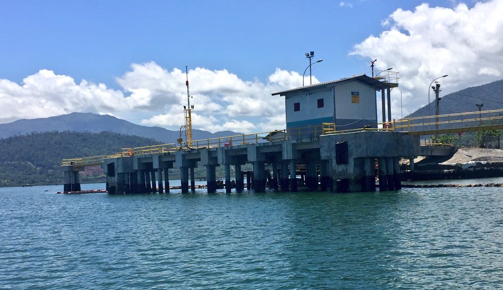 Came face to face with #Indonesia maritime fulcrum priority in visit to new pier supporting oil inputs to <a href="/ptvaleid/">PT Vale Indonesia Tbk</a> nickel production, climbing to top of 20 million litre tank to observe vessel coming into archipelago to unload as contribution to #exports other way <a href="/bkpm/">Kementerian Investasi dan Hilirisasi/BKPM</a>