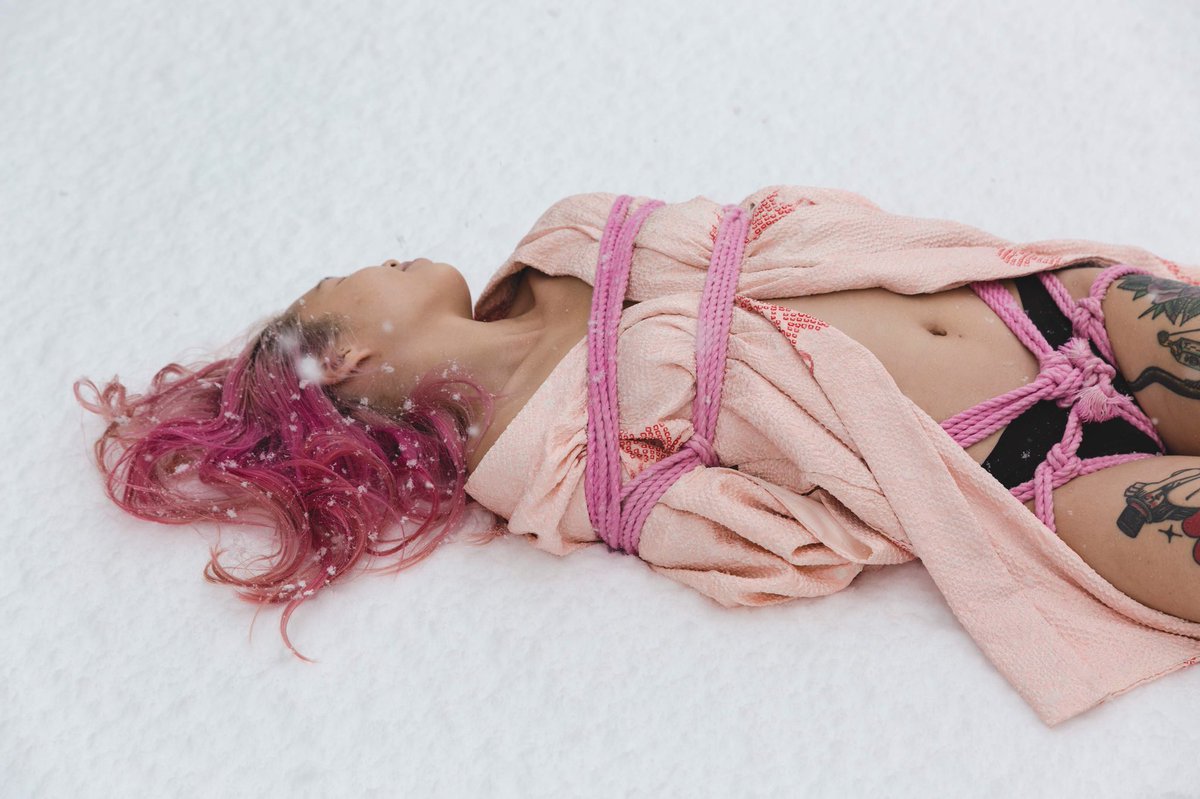 Making the most of our snow day ⛄️🎀 w/ <a href="/JewelryAndFire/">x</a>