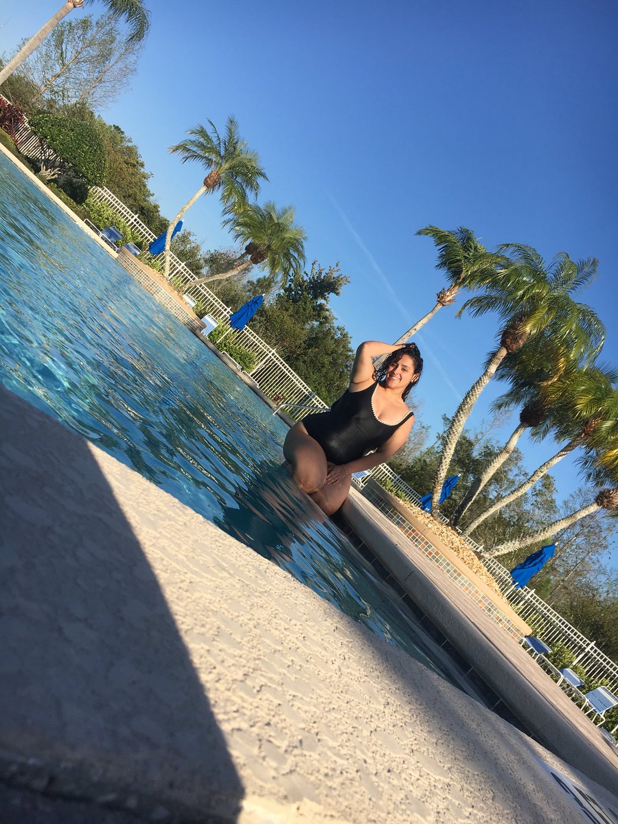 That_chick_juli's tweet photo. Spring break breeze https://t.co/0Qu1Pxrf3A