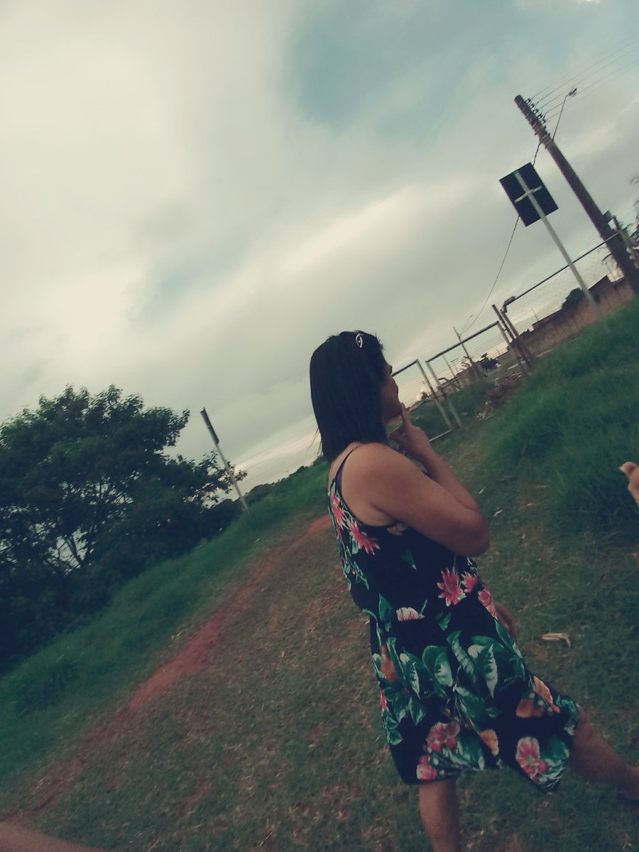 Um dia eu volto
a sorrir,
acreditar,
ser feliz,
amar,
perdoar,
um dia ...