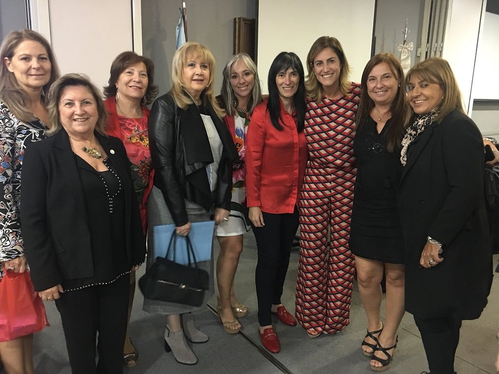 OISSConosur's tweet photo. Se realizó el Primer Encuentro de Equidad de Género de la OISS, con participación de diversos actores de la Seguridad Social y la presencia de representantes de los tres poderes del Estado, del movimiento sindical, y el cooperativismo. Enterate más acá 👉 https://t.co/9oVrMJNj38 https://t.co/YSKSgcbij6