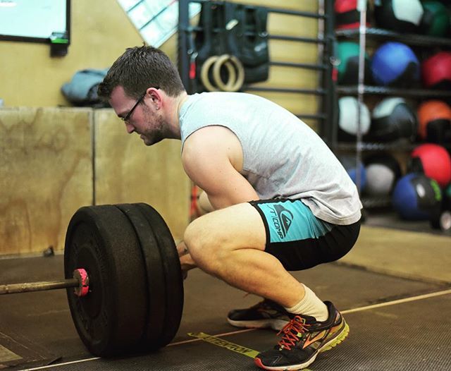 CrossfitBytown's tweet photo. Claire’s husband steps in to load the 205 weight for her second half of 18.4. Great pit crew! #crossfit #bytown #crossfitopen #18point4 https://t.co/hZKifFjhbH https://t.co/gcDqV20zkf
