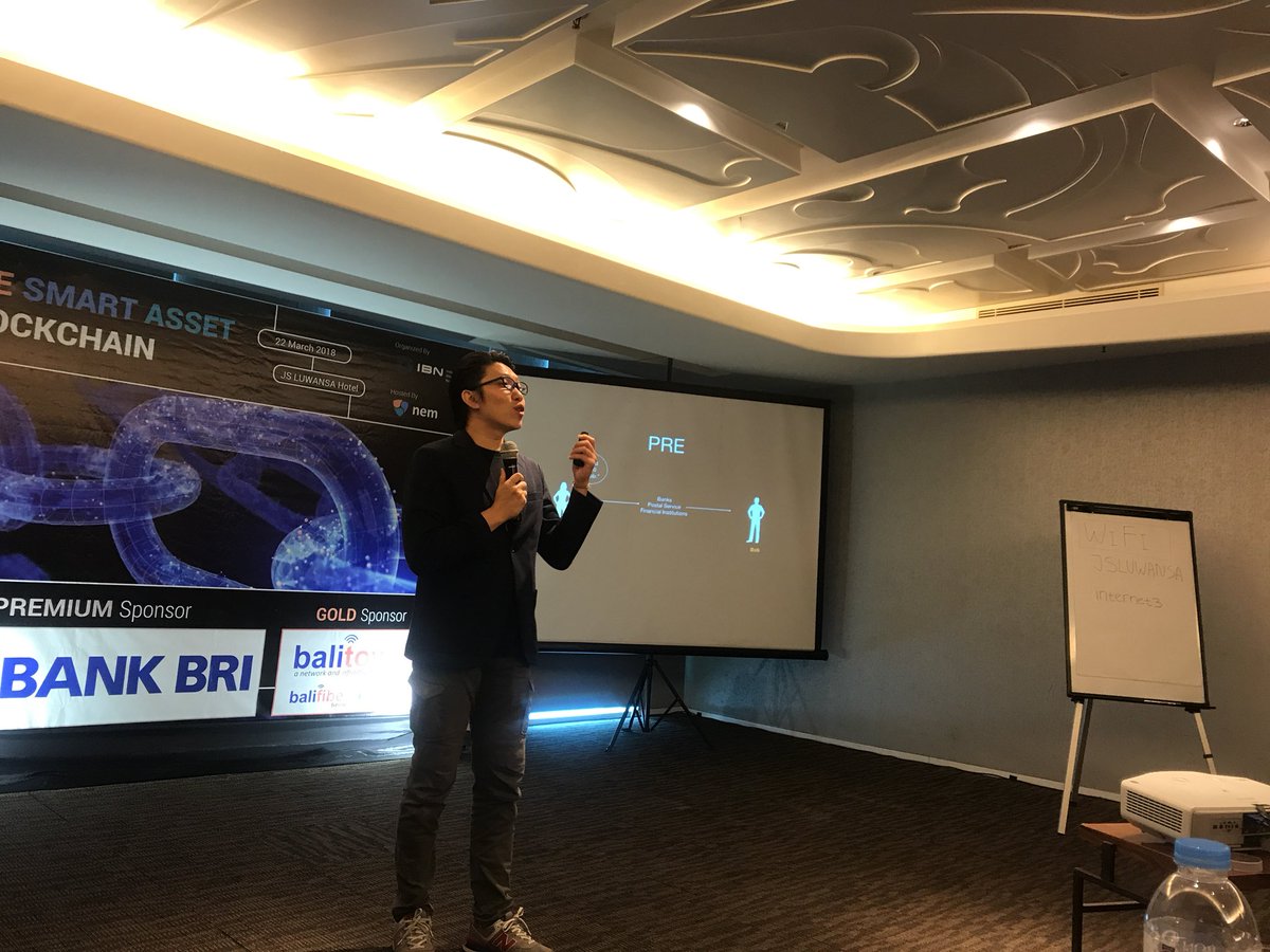 IDBlockchain's tweet photo. @BudiSukmana’s presentation is about introduction to blockchain, use case of blockchain, &amp; the future of blockchain. https://t.co/YYQK1Wcr98