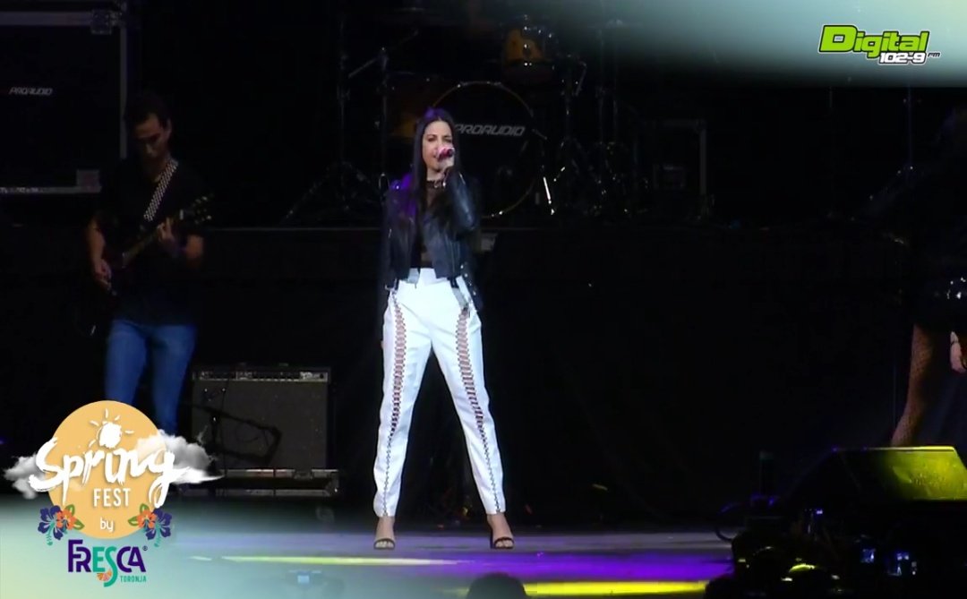 jakpsilva29's tweet photo. #Capturas2 @MaiteOficial en el escenario del #SpringFest2018ByFresca @digital1029 donde presentΓ³ sus canciones 'Tu Y Yo, Adicta, Como Yo Te Quiero y Loca'. https://t.co/4DrB8JE9OM